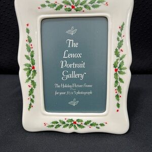 Lenox Festive Christmas Holly Picture Frame
